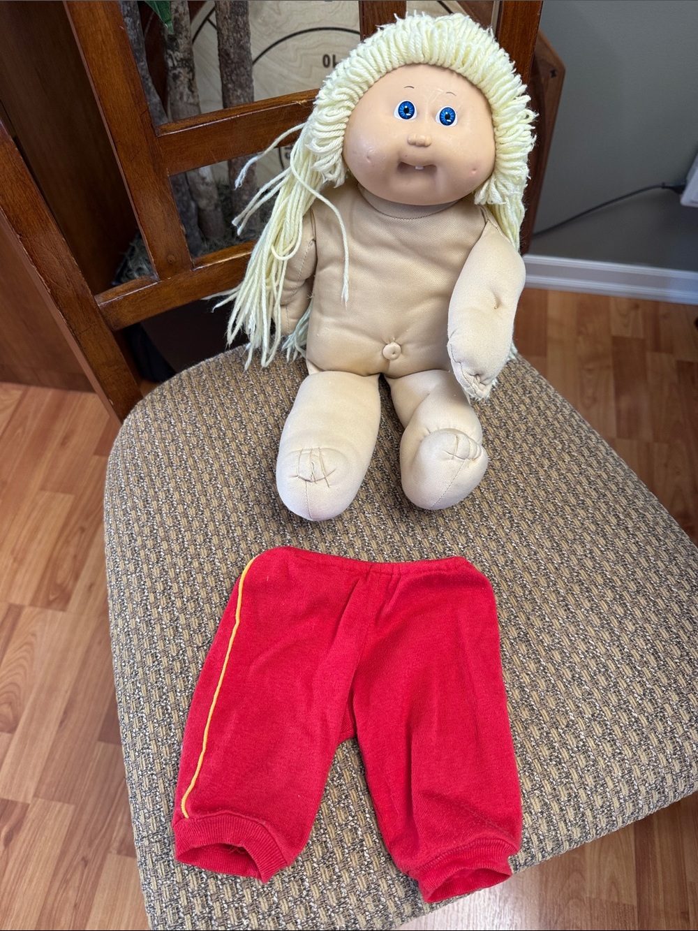 Vintage 1985 Cabbage Patch Doll With Blonde Yarn Hair Blue Eyes 16” Pre-Owned